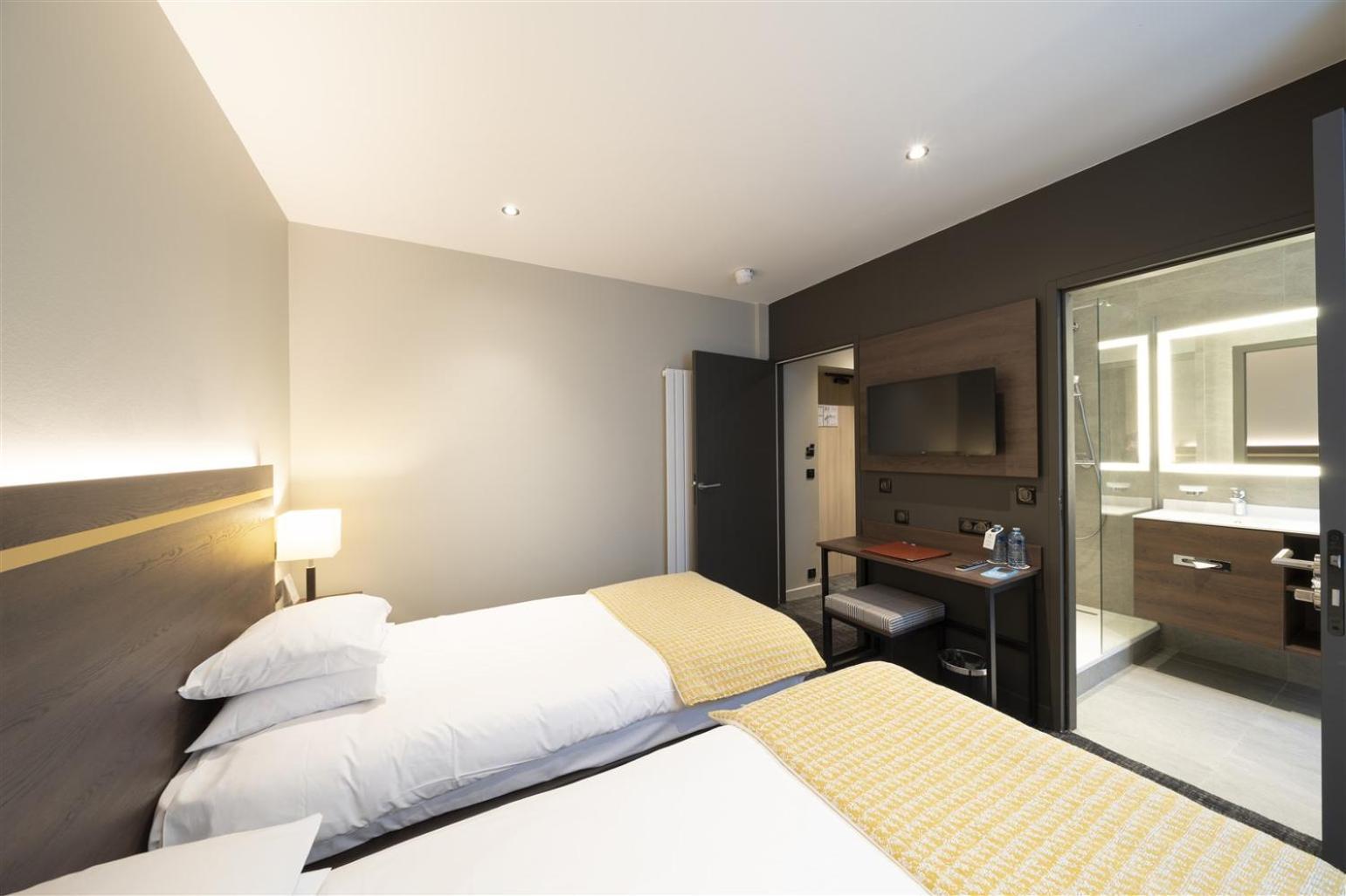 Bristol Hotel 3*