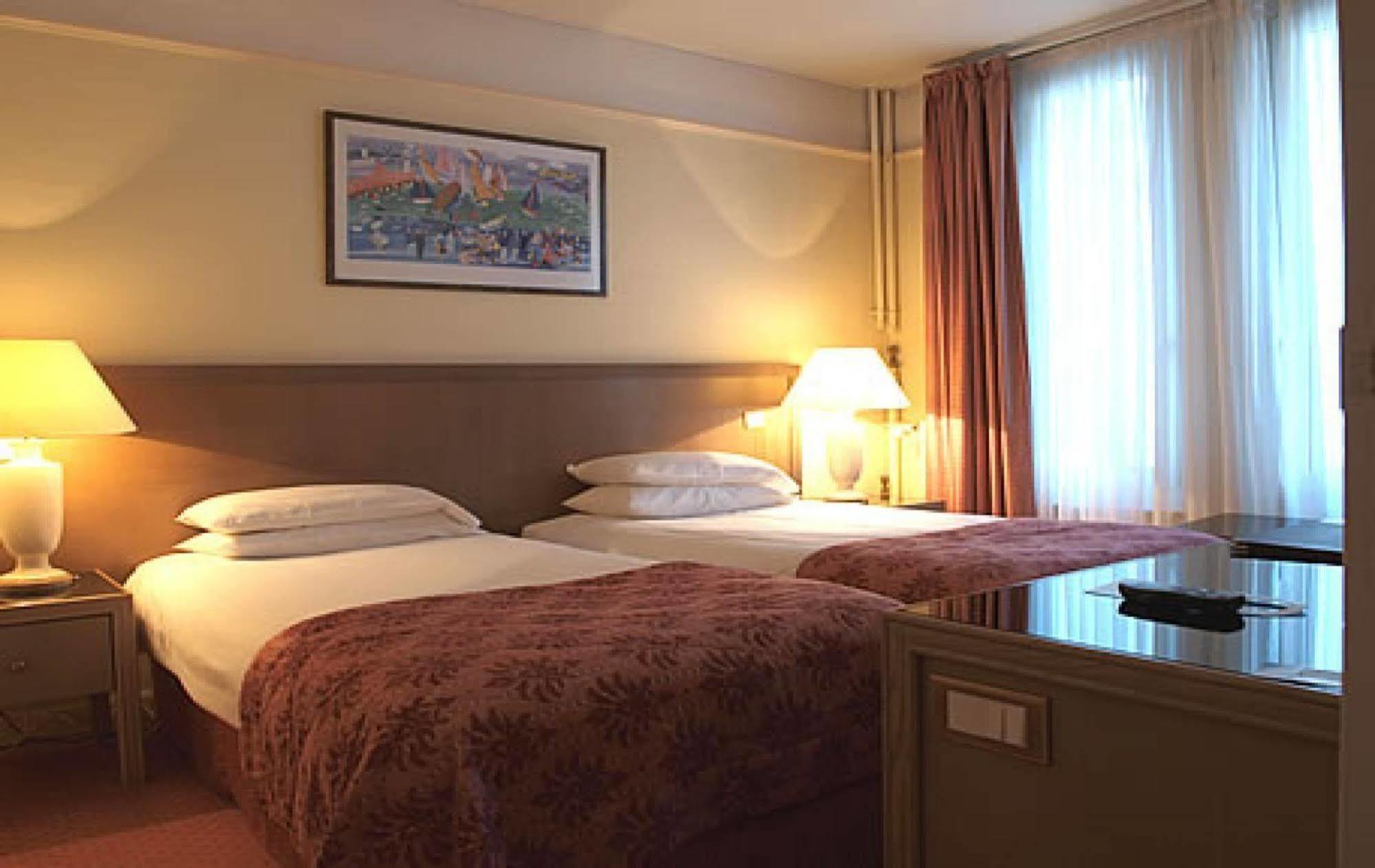 Bristol Hotel 3*